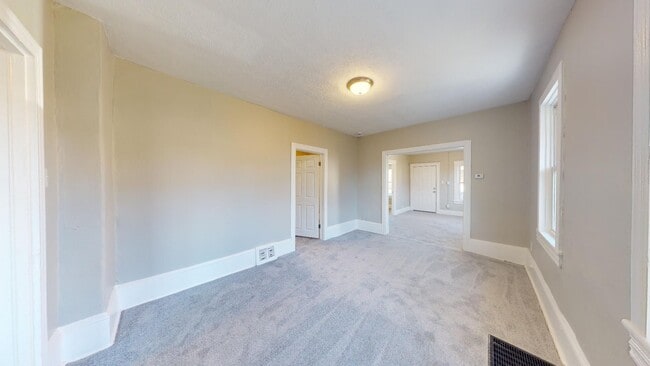 Building Photo - Clark / Fulton Area - Single Family Home - 2 Bedroom Apartment