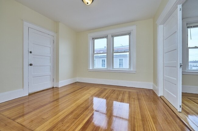 Building Photo - 44 Park St