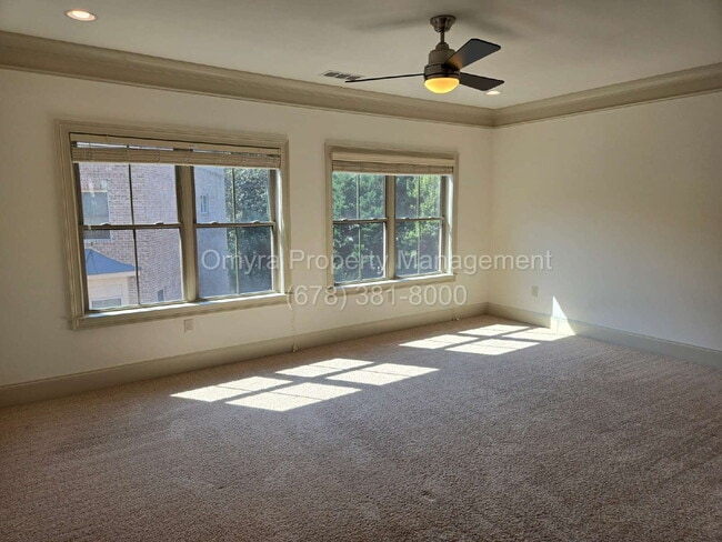Building Photo - Gorgeous Townhouse near Ansley Mall!