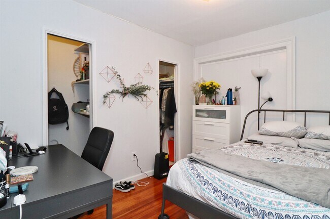 Building Photo - 704 Washington St