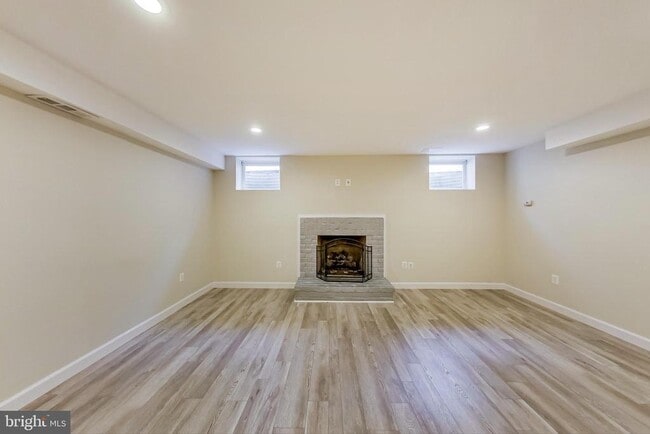 Building Photo - 12004 Montrose Village Terrace