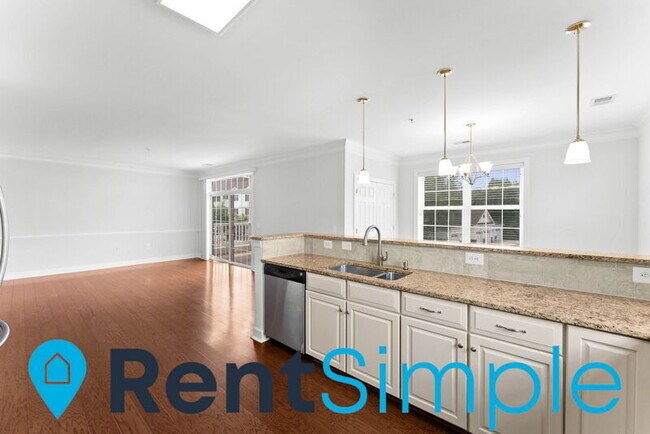 Building Photo - 15221 Royal Crest Dr