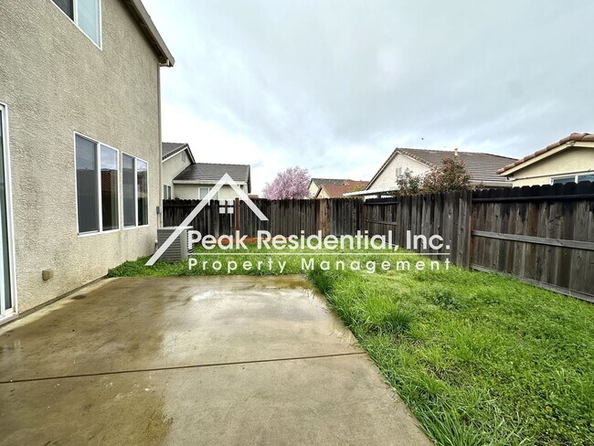 Building Photo - Spacious Marysville 5bd/3ba Home With Loft Area!