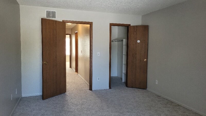 Building Photo - 324 Wright St