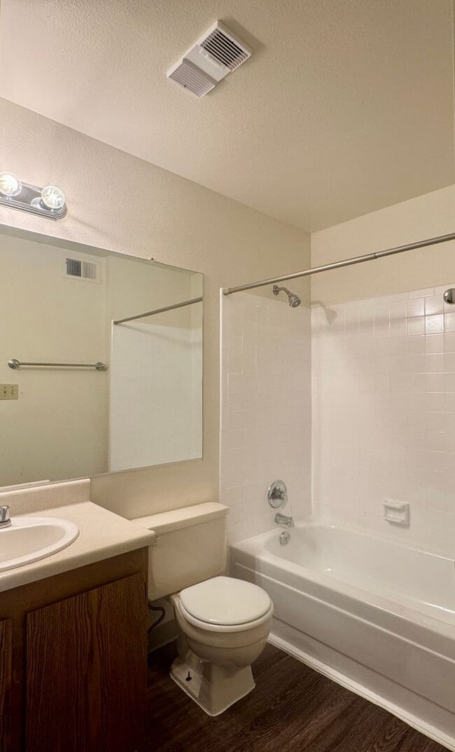 Building Photo - 2 Bed 2 Bath Condo in Denver Near Windsor Lake! Available NOW!