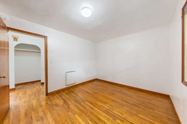 Building Photo - Charming Remodeled Duplex: Pet Friendly!