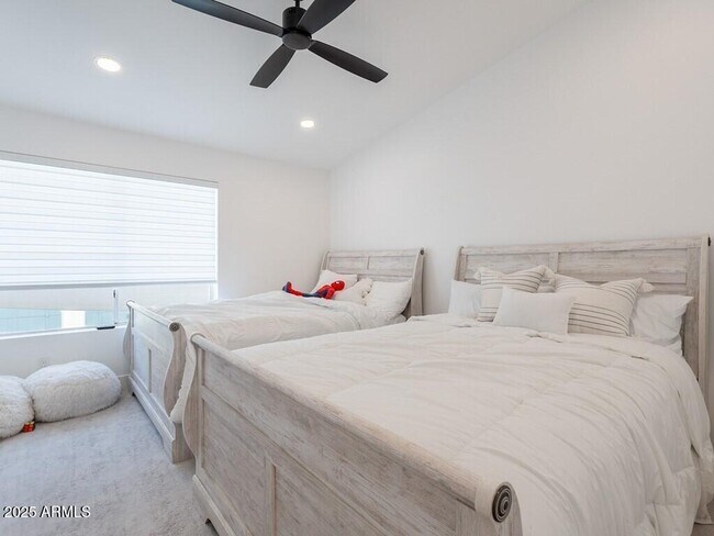 Building Photo - 4748 E Redfield Rd