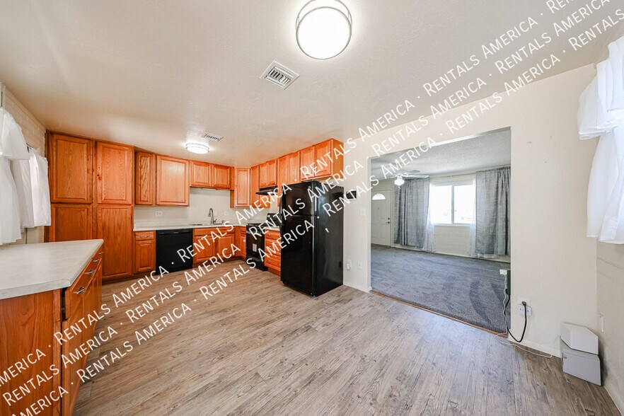 Building Photo - 7901 E Kimsey Ln