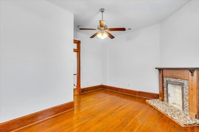 Building Photo - Beautiful 4 bedroom home downtown