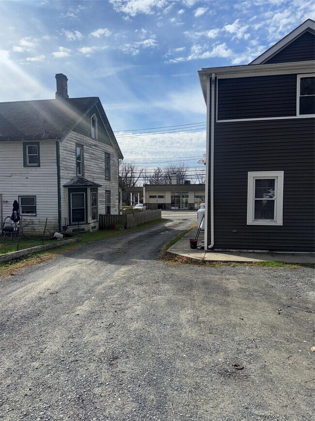 Building Photo - 88 Main St