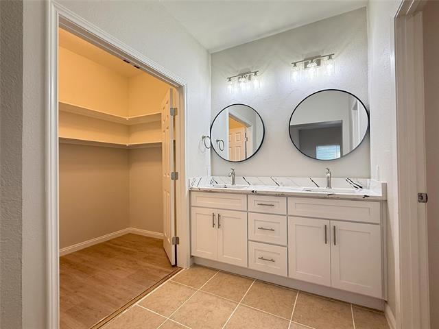 Building Photo - 8525 Clearcreek Cir