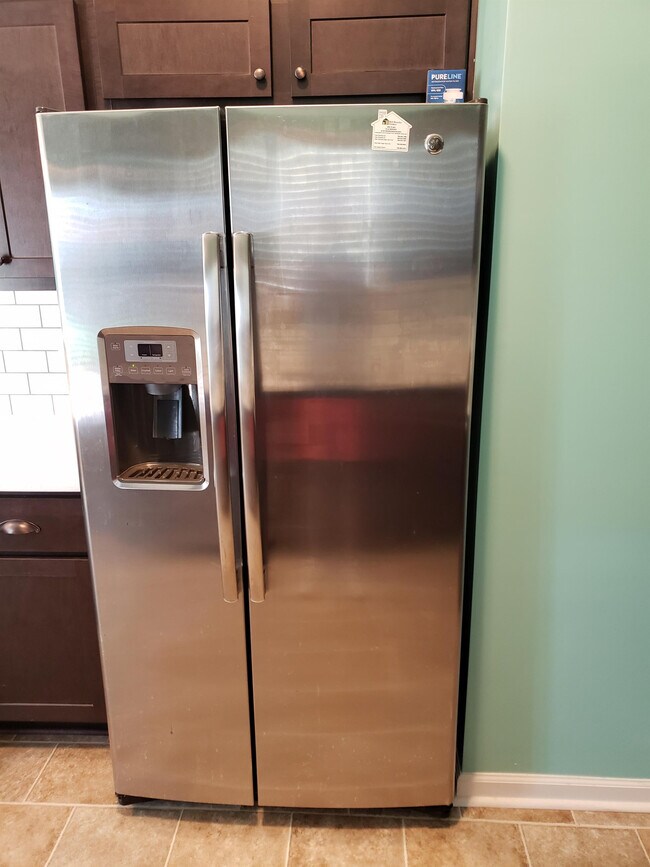 Building Photo - 3237 Alexandria Dr