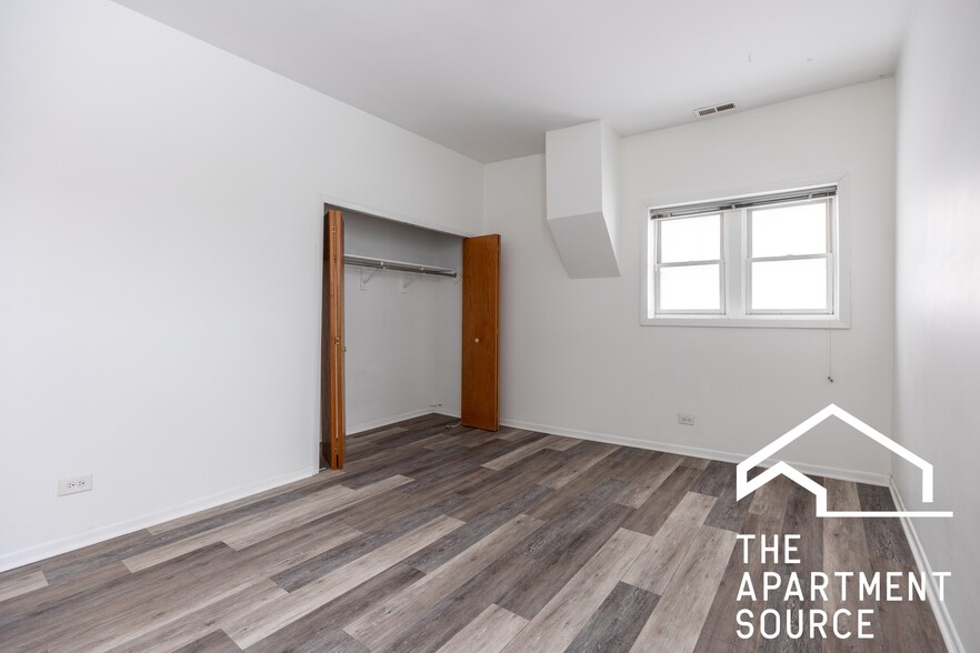 Building Photo - 1844 W Henderson St