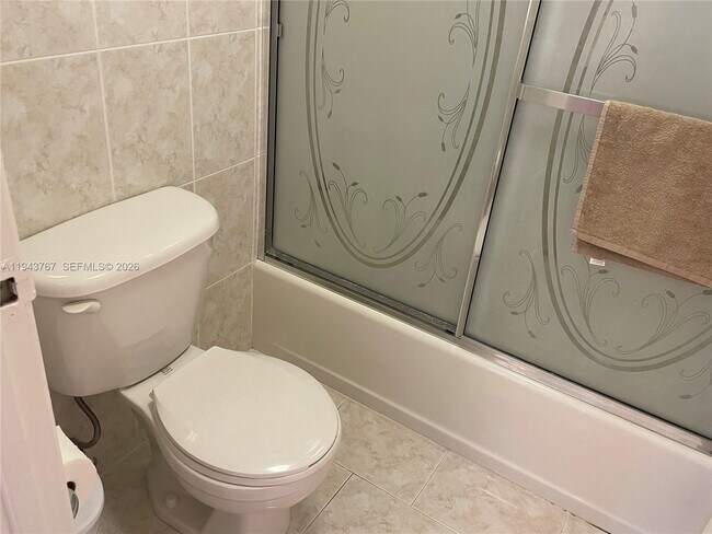 Building Photo - 2625 Collins Ave