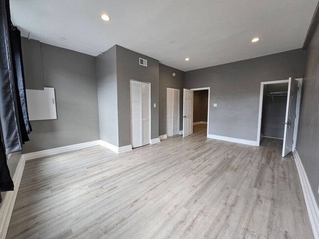 Primary Photo - mai920