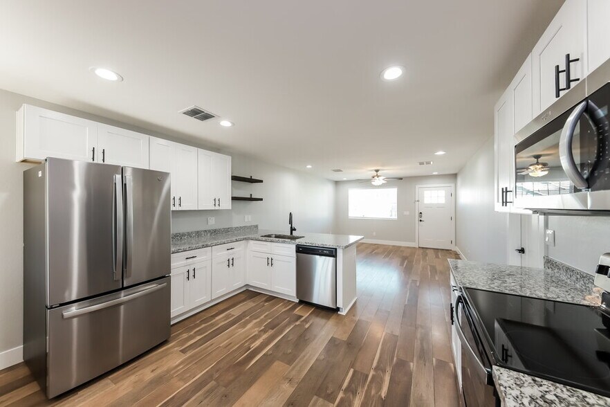 Building Photo - 4653 S 38th Dr