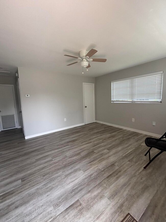 Building Photo - 9109 Bamboo Dr