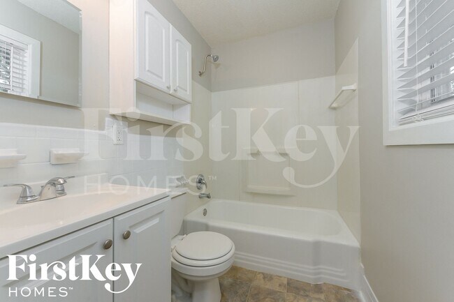 Building Photo - 8906 W 93rd St