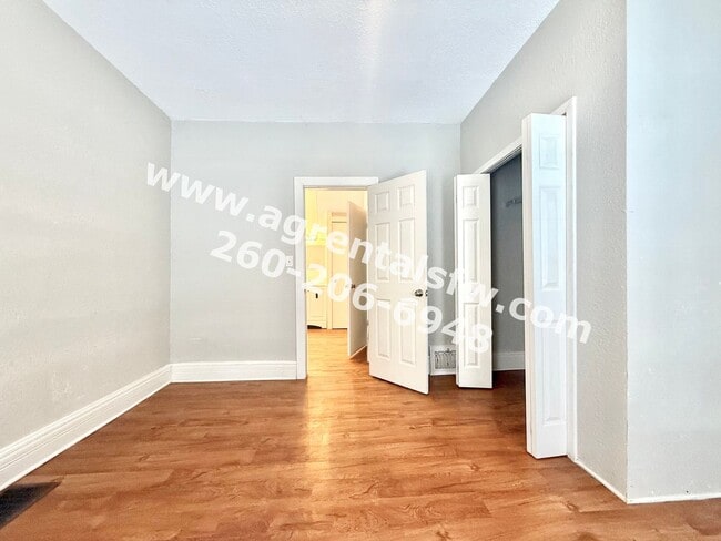 Building Photo - 3 Bedroom House