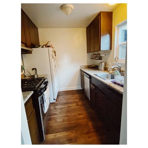 Kitchen, downstairs - 1222 Marionola Way