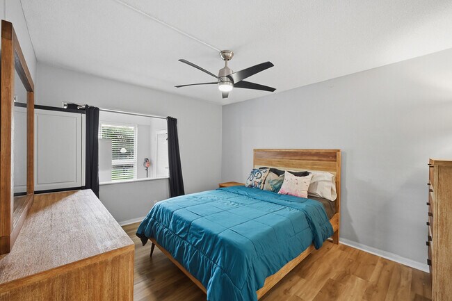 Building Photo - 3401 Spanish Trail