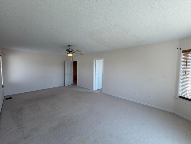 Building Photo - 6216 Calle Vizcaya NW