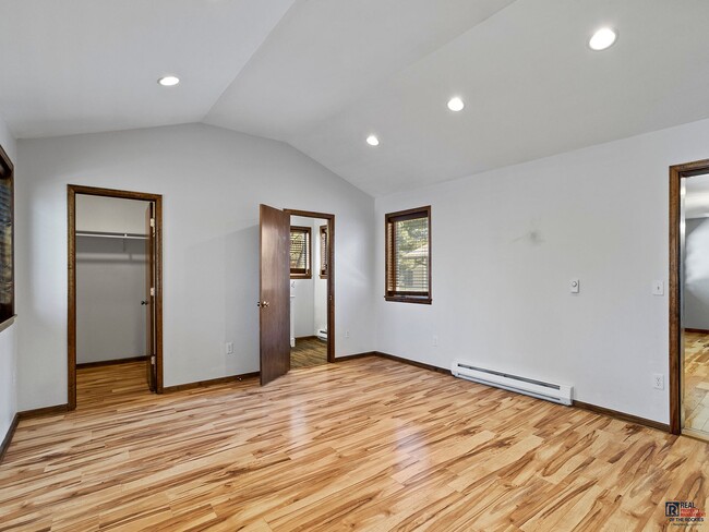 Building Photo - Gorgeous 5 Bed 4 Bath House in North Fort ...