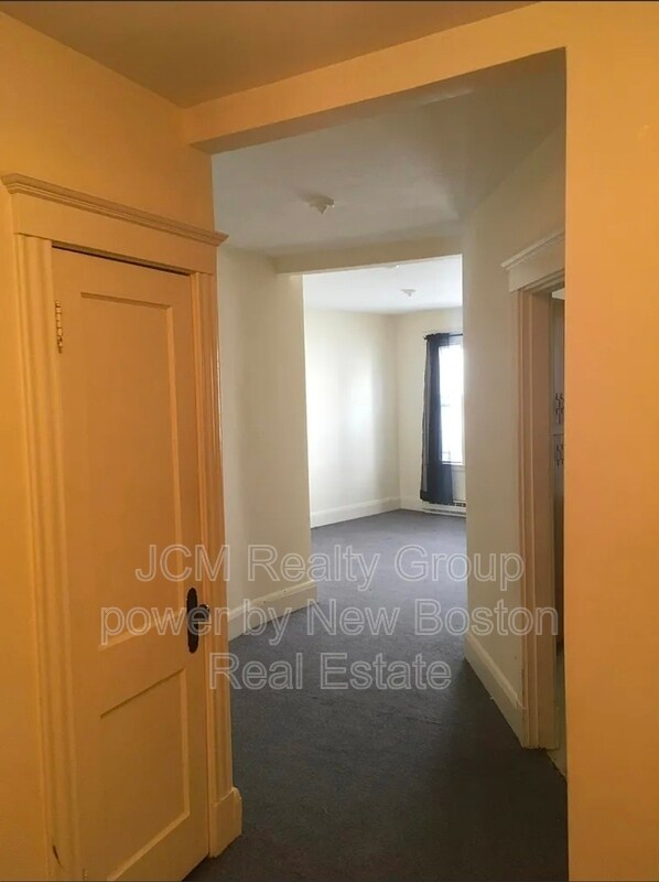 Building Photo - 203 Lewis St