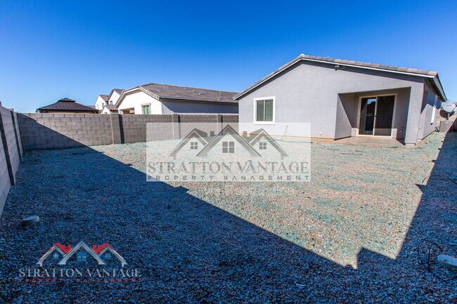 Building Photo - 36005 W San Clemente Ave