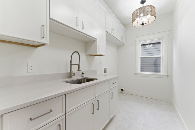 Building Photo - 205 Whitefoord Ave NE