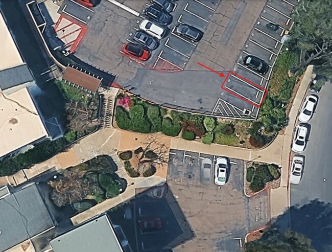 Building Photo - Charming 1-Bedroom Condo with Partial Bay Views & Summer Fireworks!