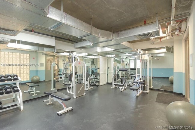 Building Photo - 455 NE 25th St