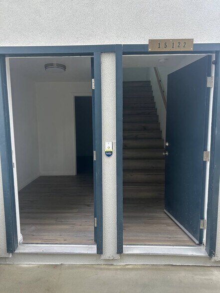 Building Photo - 15122 Burbank Blvd