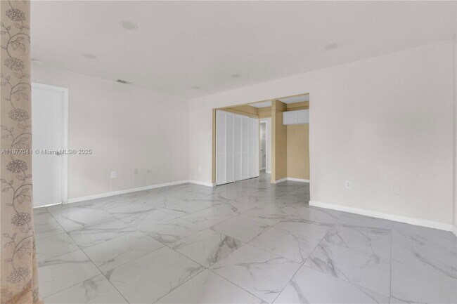 Building Photo - 5807 SW 27th St