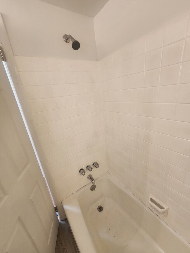 Building Photo - 111 Lorraine Ave