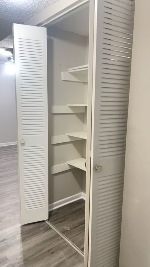 Building Photo - 2 Bedroom, 2 bathroom condo For Rent in Town N Country!