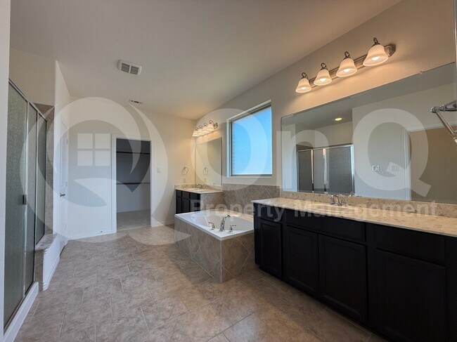 Building Photo - 1165 Clearwater Dr