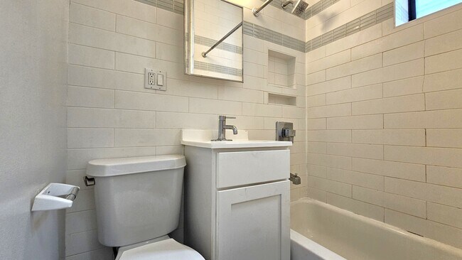 Building Photo - 523 W 156th St