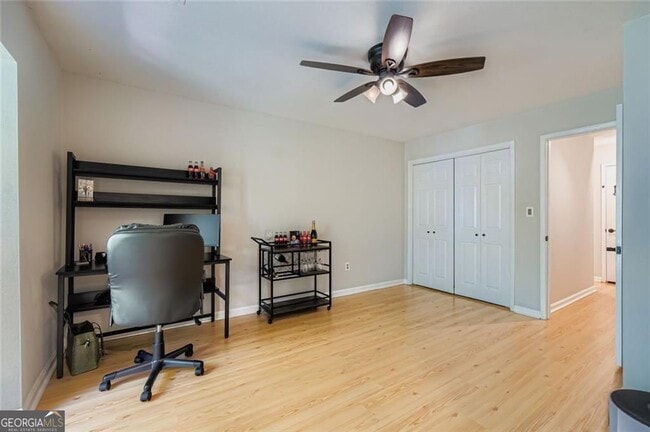 Building Photo - 3302 Pine Heights Dr NE