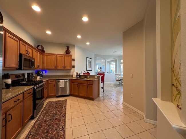Building Photo - Short Term Rental ** Available 10/1/25 ** ...