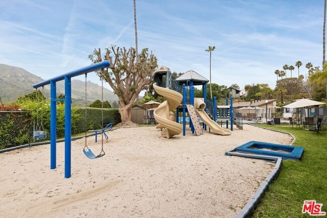 Building Photo - 1329 Avenida de Cortez