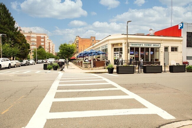 Building Photo - 108 Peterborough St