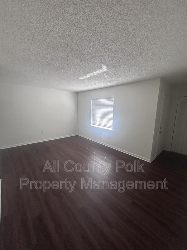 Building Photo - 915 Ariana St