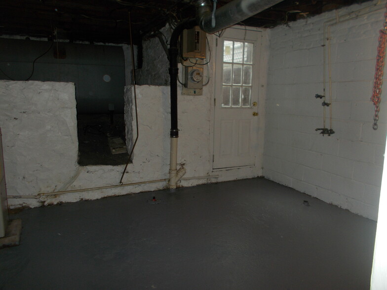 Building Photo - 49 Talbott St