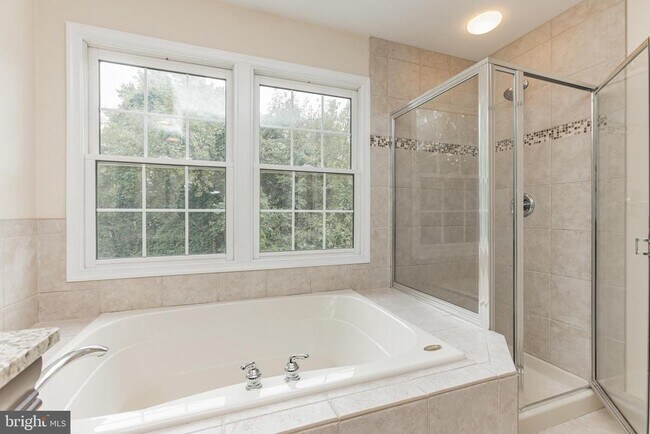 Building Photo - 13907 Willow Tree Dr