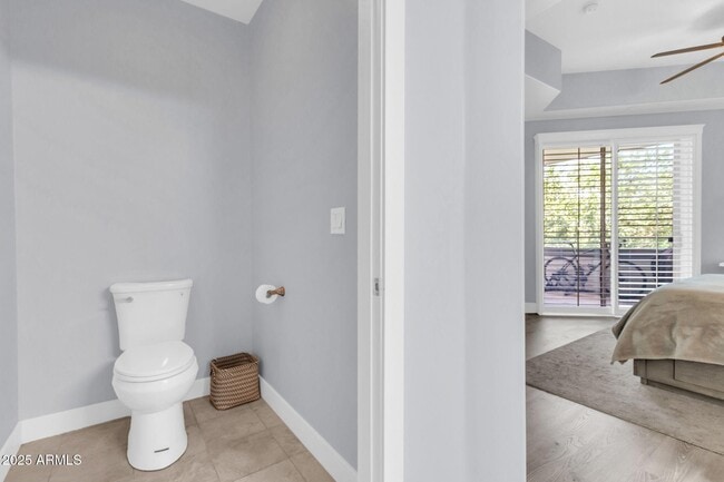 Building Photo - 945 E Playa Del Norte Dr