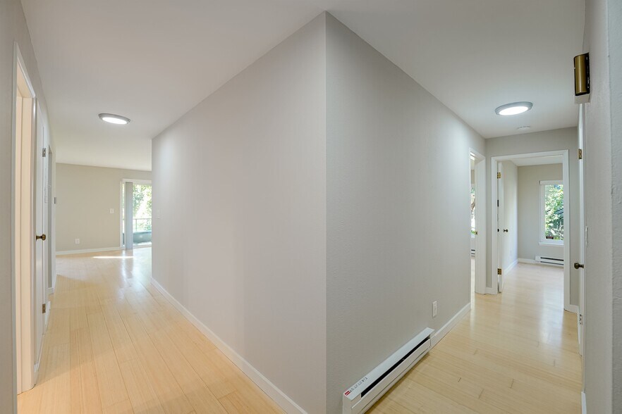 Building Photo - 1100 S Atlantic St