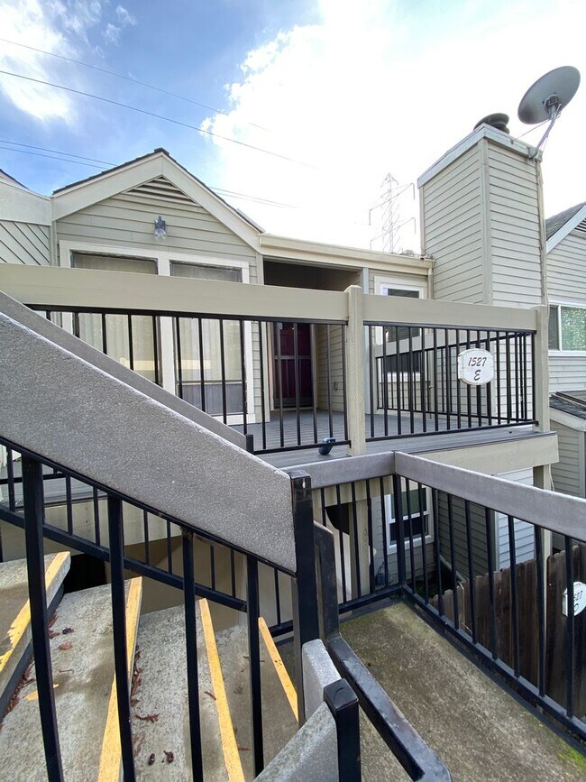 Building Photo - Upstairs 2 Bed / 2 Bath Condo in Gated Community – Available Now