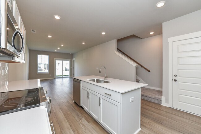 Building Photo - **2022-BUILT TOWNHOME WITH FABULOUS COMMUNITY AMENITIES**