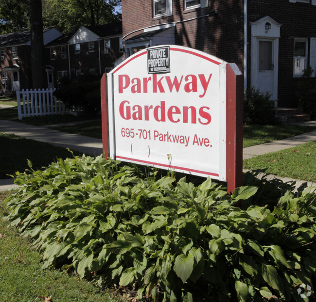 Building Photo - Parkway Gardens